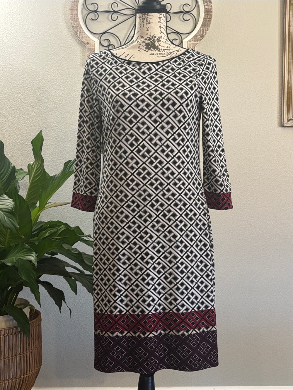 White House Black Market Black & Cream Geometric Shift Dress with Burgundy Trim